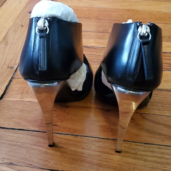 BNIB never worn Giuseppe Zanotti black sandal - Picture 8 of 9